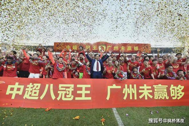 我们法国杜龙酒庄董事团队，其中刘宝新庄主，年轻有冲劲，曾在法国留学多年，懂法语，现负责法国杜龙酒庄的日常管理，因为实业的关系，和大部分业务在中国，我本人在中国负责法国杜龙酒庄战略和总体运营